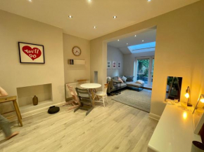 Charming 2 Bed Garden Flat in Finchley Central